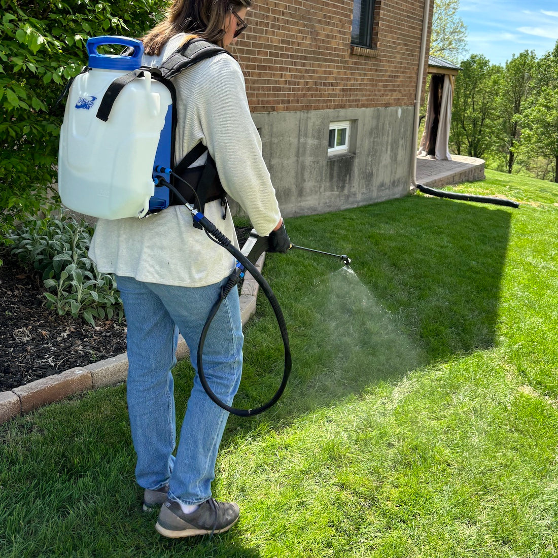 Power Sprayers For Insect Battery Powered Sprayers for Pest Control Technicians | FlowZone®
